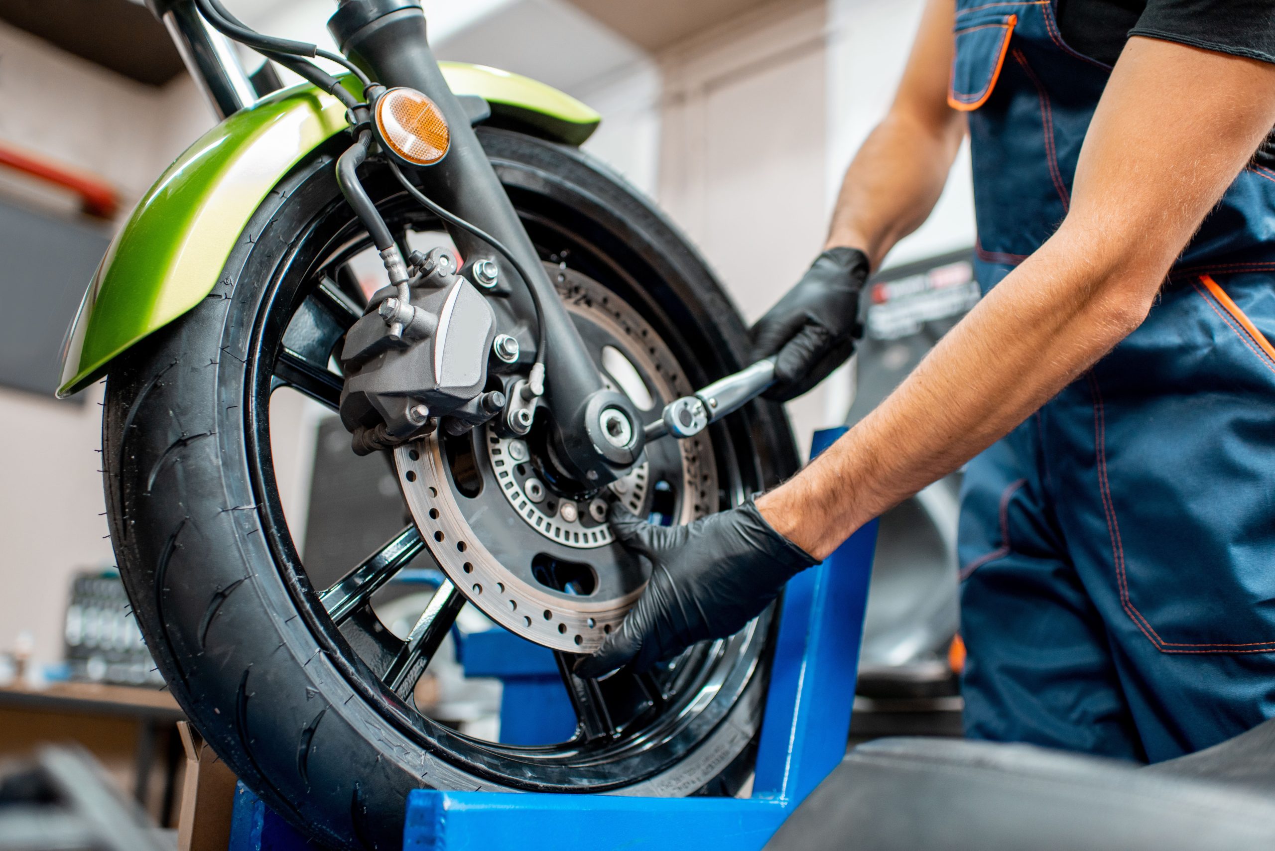 バイク整備士（二輪自動車整備士）になるには？仕事内容や平均年収、向いている方の特徴を解説